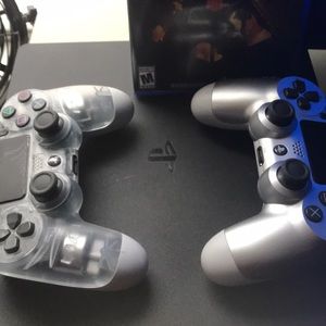 AWSOME PS4 W 2 DUALSHOCK CONTTOLLERS